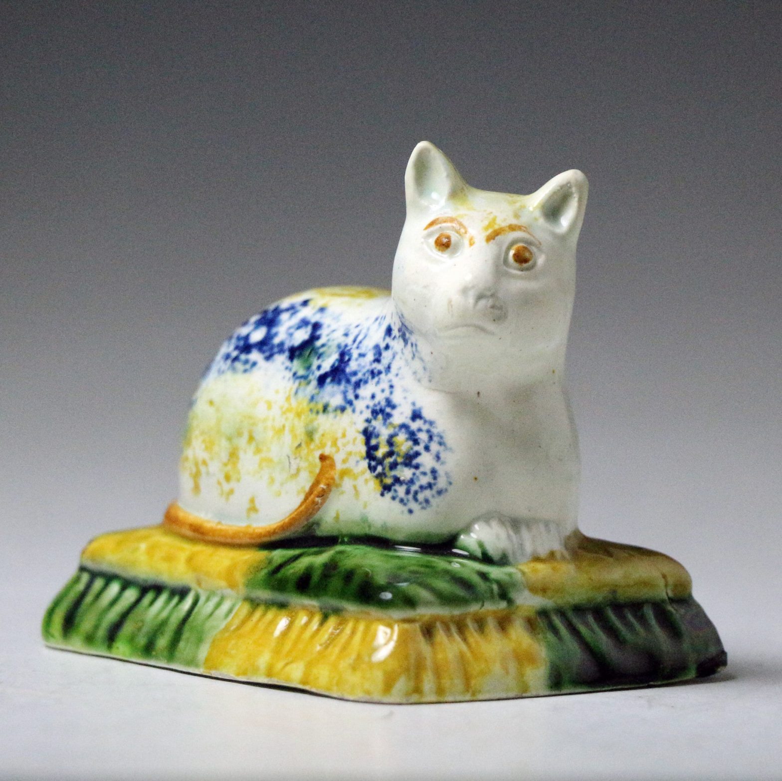 STAFFORDSHIRE POTTERY FIGURE OF A CAT ON CUSHION ANTIQUE PERIOD CIRCA ...