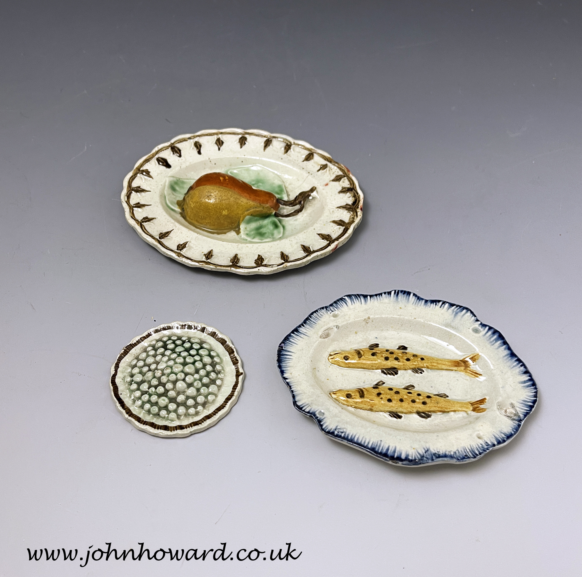 Collection of 3 pearlware pottery nursery dishes with fish, fruit and peas  from 1810 England - John Howard